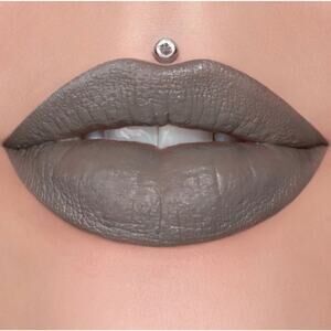 JEFFREE STAR COSMETICS - VELVET TRAP LIPSTICK "GRAVE DIGGER"